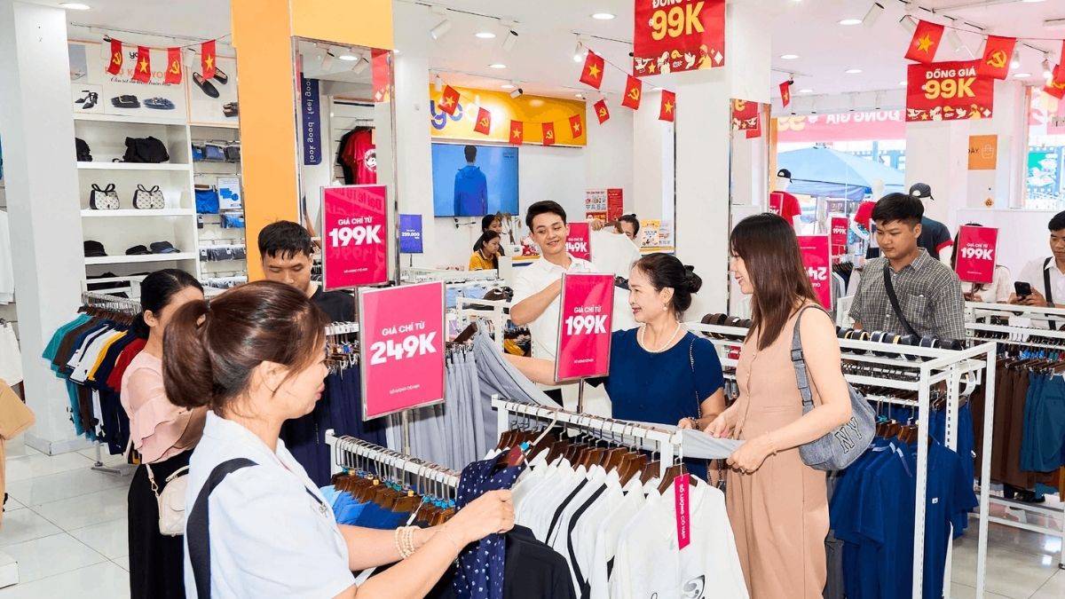 Trang trí 2/9 tại cửa hàng, showroom - 4