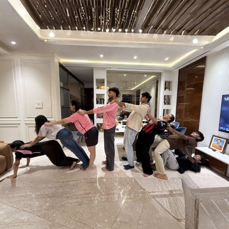 Avatar nhóm 8 người độc lạ, sáng tạo - 4