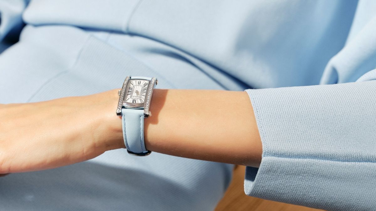 các hãng đồng hồ nữ tầm trung - Saga