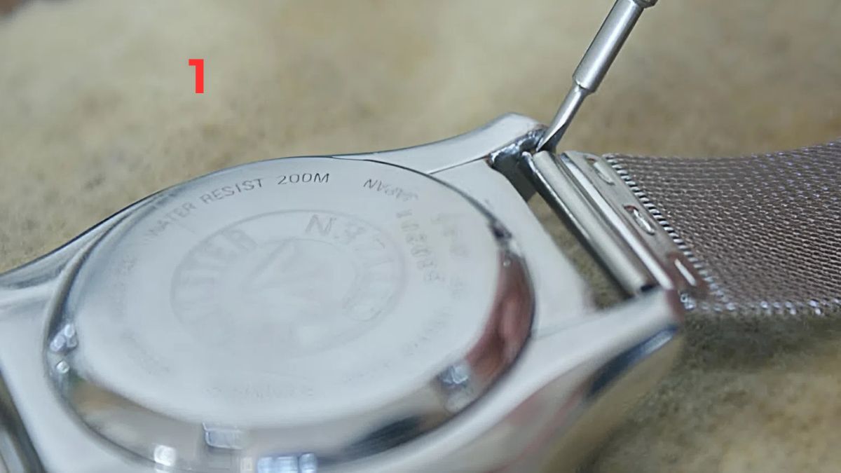 Cách thay dây da đồng hồ không có chốt cài - bước 1