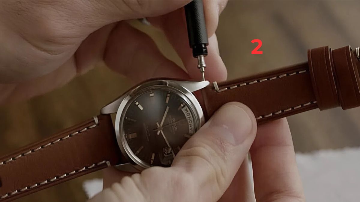 Cách thay dây da đồng hồ không có chốt cài - bước 2