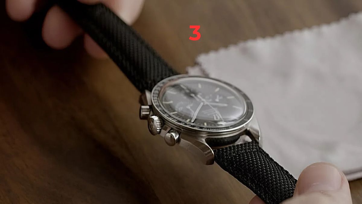 Cách thay dây da đồng hồ không có chốt cài - bước 3
