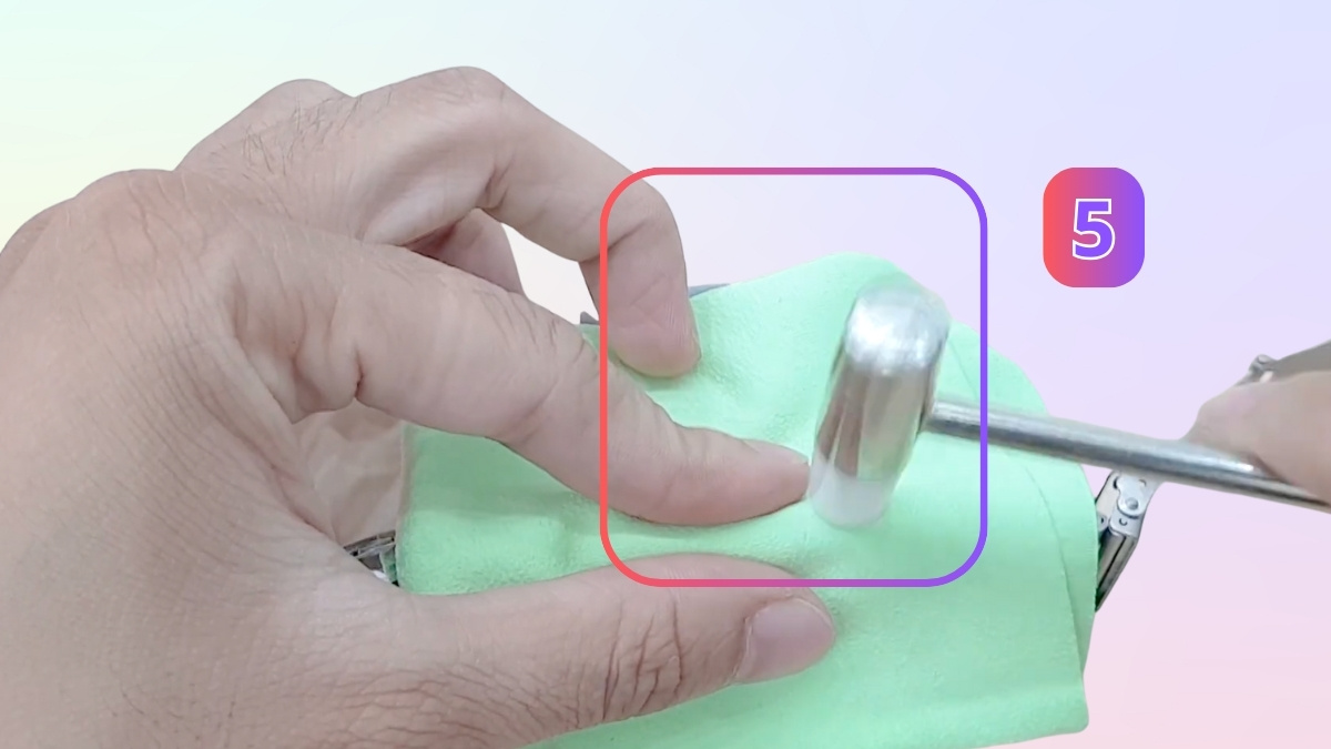 Cách cắt dây đồng hồ kim loại - bước 3.1