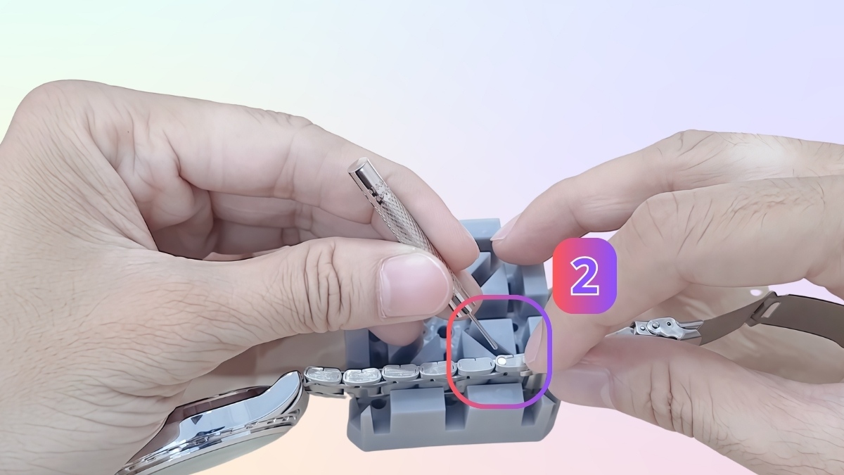 Cách cắt dây đồng hồ kim loại - bước 2