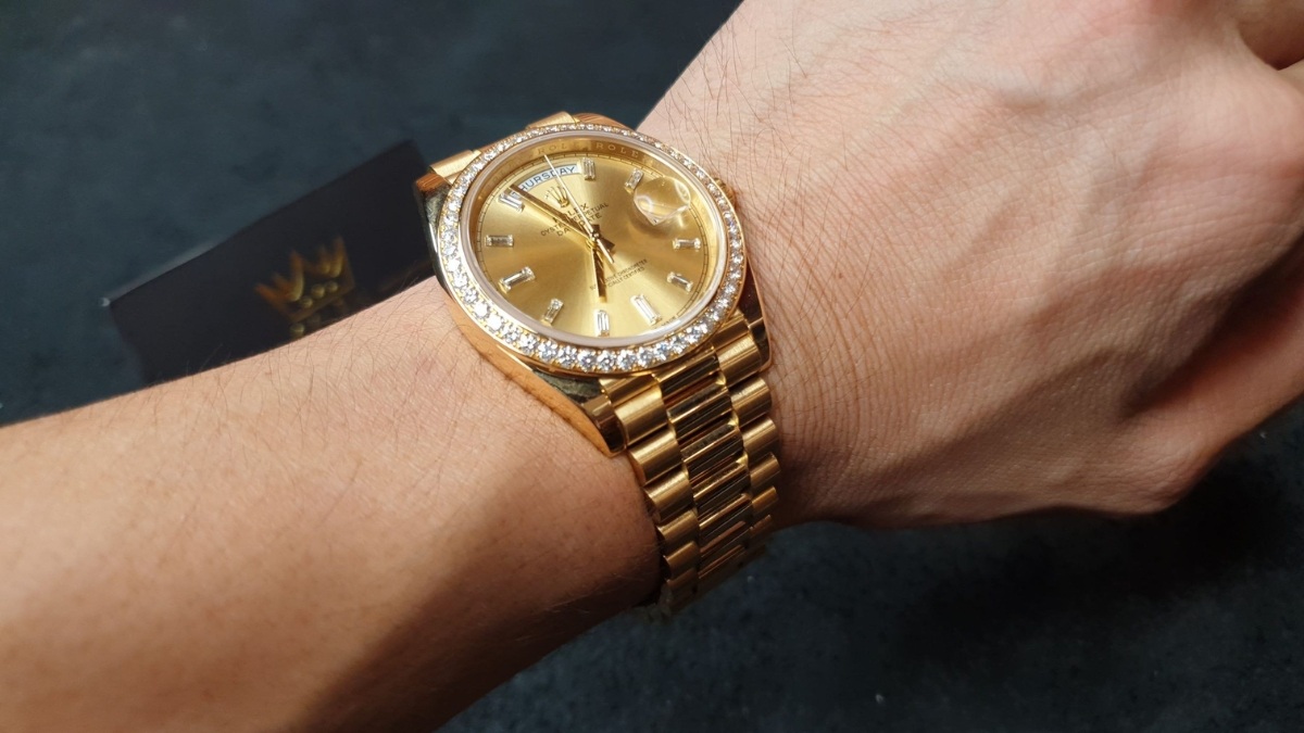 Hướng dẫn các cách check đồng hồ Rolex chính hãng - chuyển động kim giây kim phút