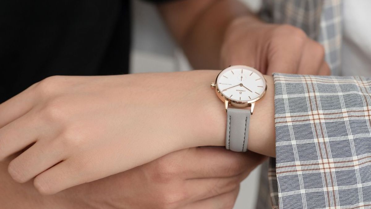 Cách đeo đồng hồ phù hợp với dây da