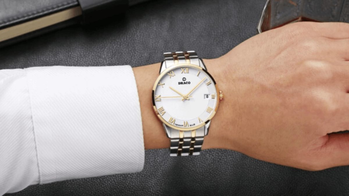 Cách đeo đồng hồ phù hợp với dây kim loại