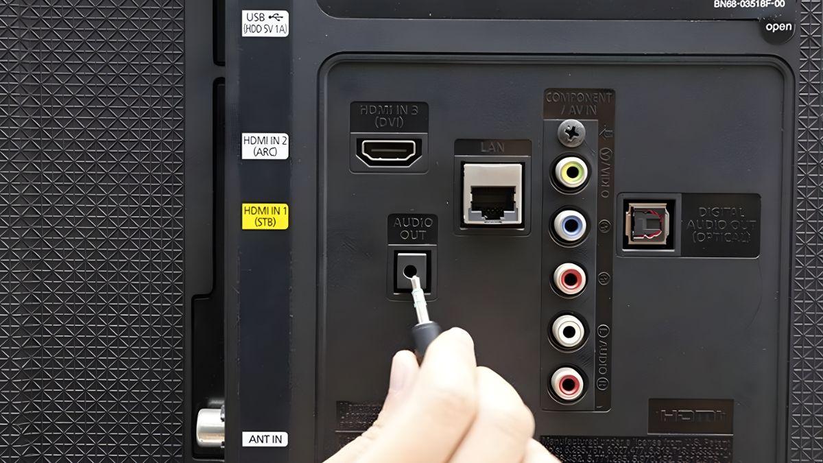 Kết nối bluetooth tivi Sony với loa qua jack cắm 3.5 mm