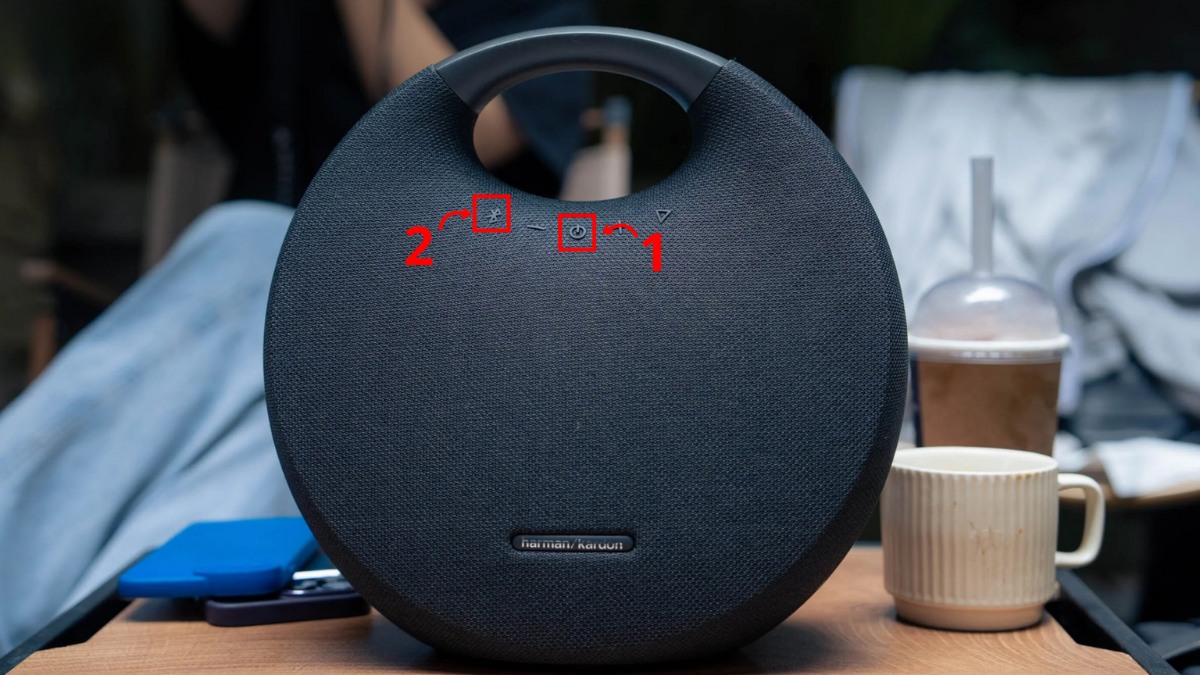 Cách kết nối loa Harman Kardon với điện thoại - bước 1