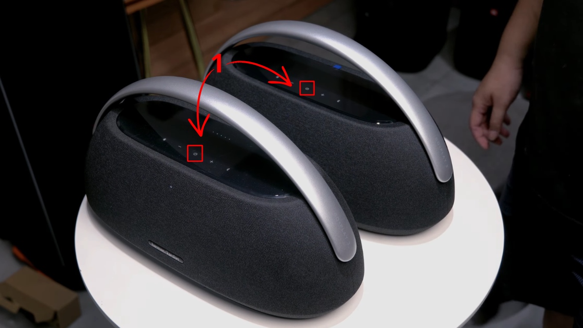 Cách kết nối 2 loa Harman Kardon - bước 1
