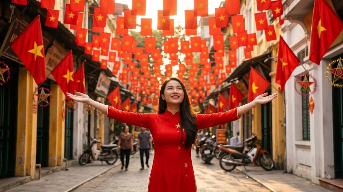 Tạo dáng chụp ảnh lễ 2/9 với đường phố rợp cờ đỏ sao vàng