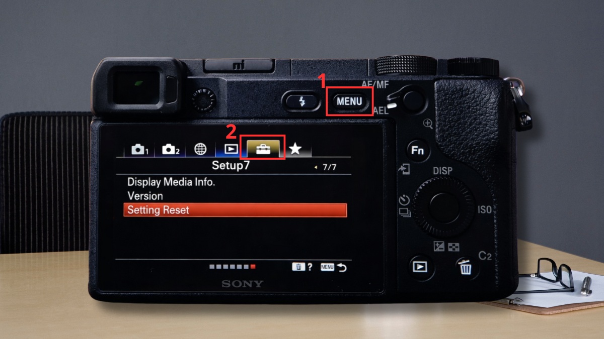 Xóa tất cả ảnh trên máy ảnh sony bằng format thẻ nhớ - bước 1