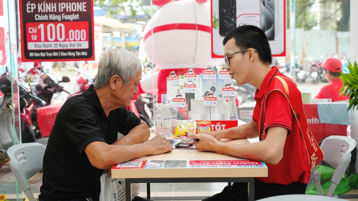 Khi nào cần đến trung tâm sửa chữa điện thoại bị vô nước?