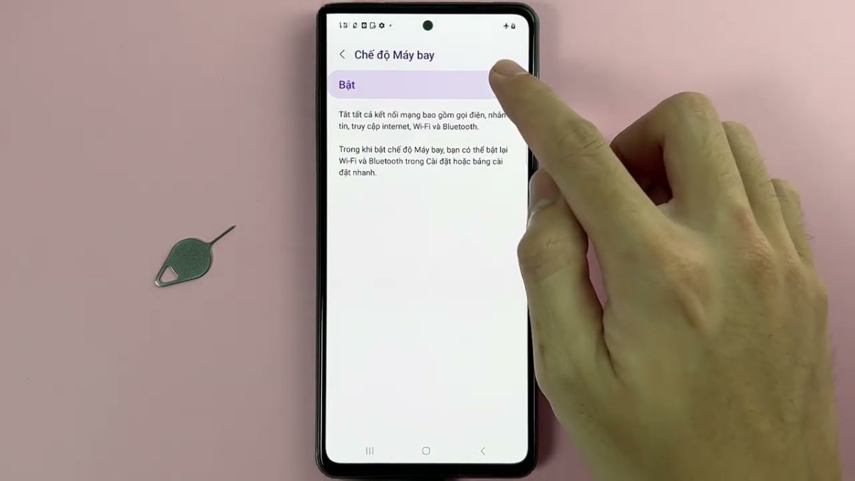 Cách khắc phục điện thoại Samsung không nhận SIM - Tắt chế độ máy bay