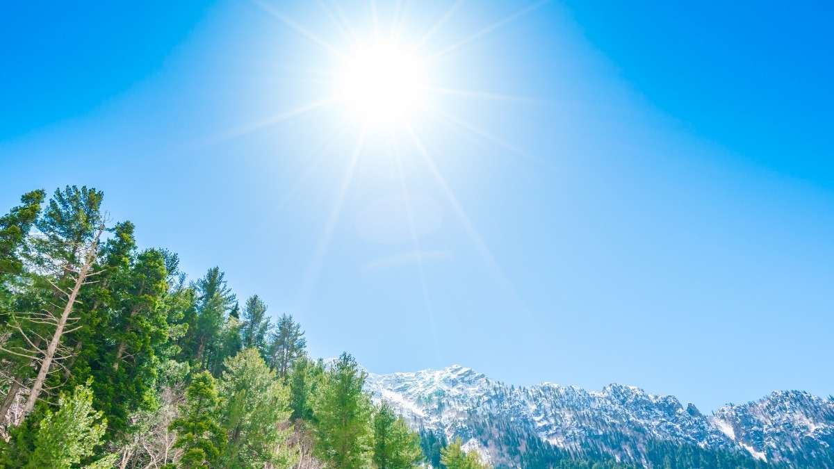 Hình ảnh mặt trời chiếu sáng rực rỡ - 2