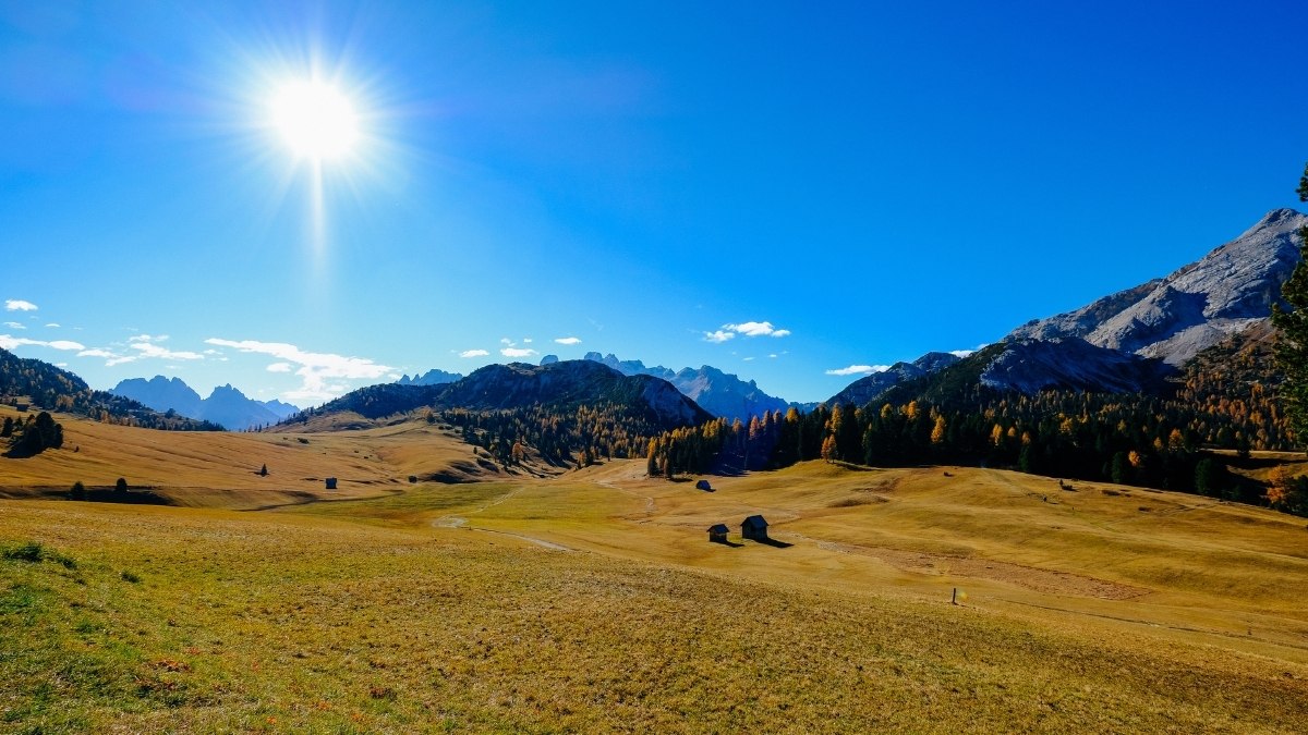 Hình ảnh mặt trời chiếu sáng rực rỡ - 5