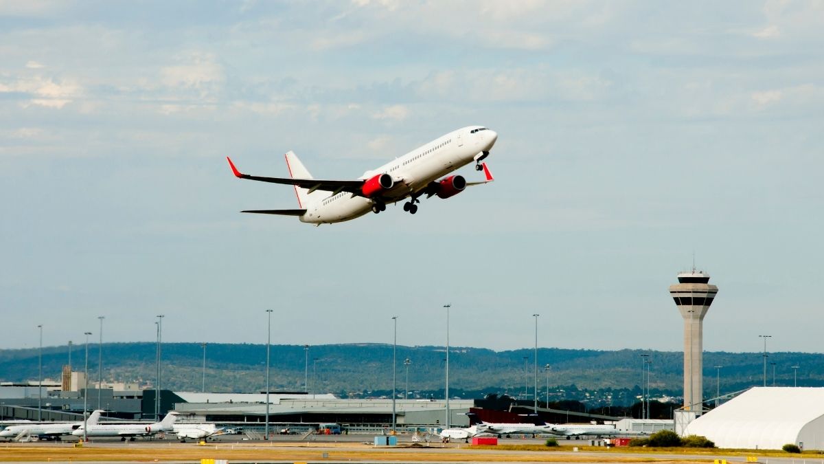 Hình ảnh máy bay đang cất cánh - 6