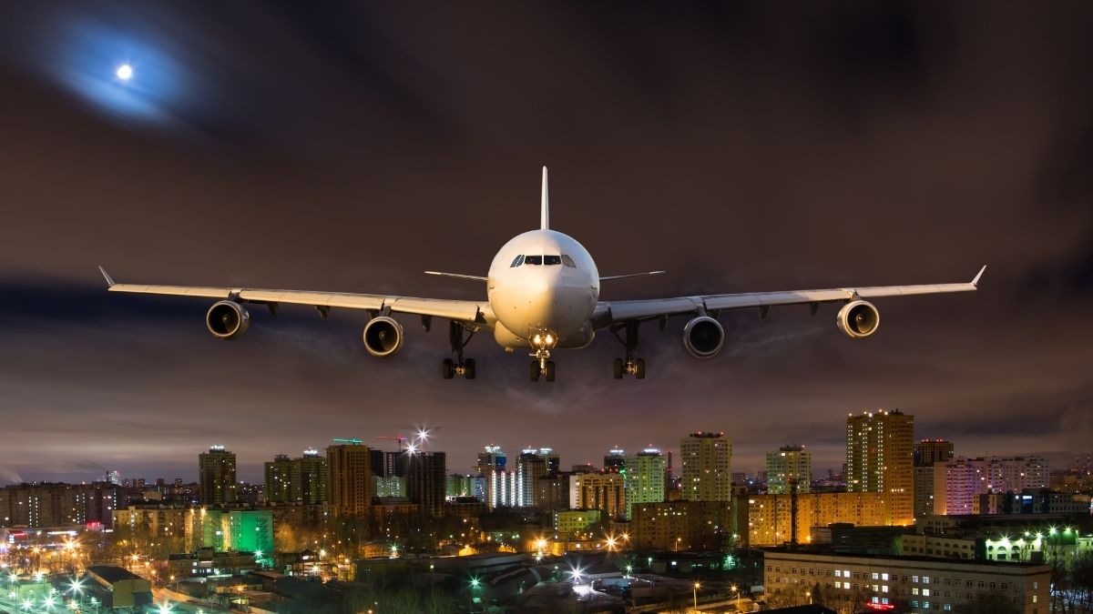 Hình ảnh máy bay trong bầu trời đêm - 4