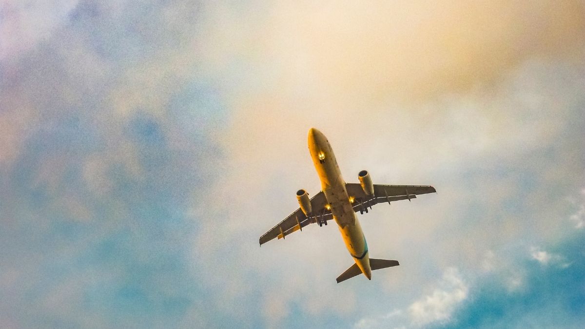 Hình ảnh máy bay đang bay trên bầu trời - 6