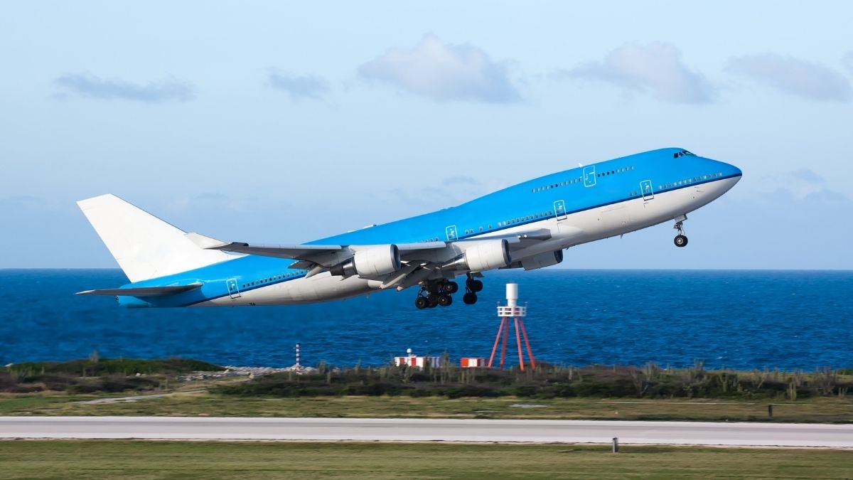 Hình ảnh máy bay đang cất cánh - 1