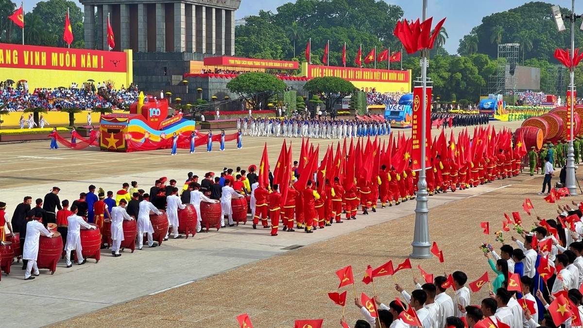 Ảnh không khí đón Tết Độc lập khắp cả nước - 4