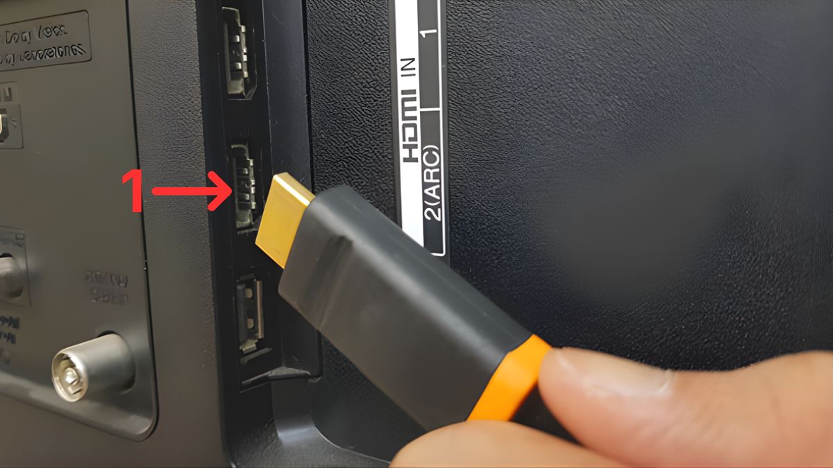 Cách kết nối tivi LG với loa bằng dây - bước 1