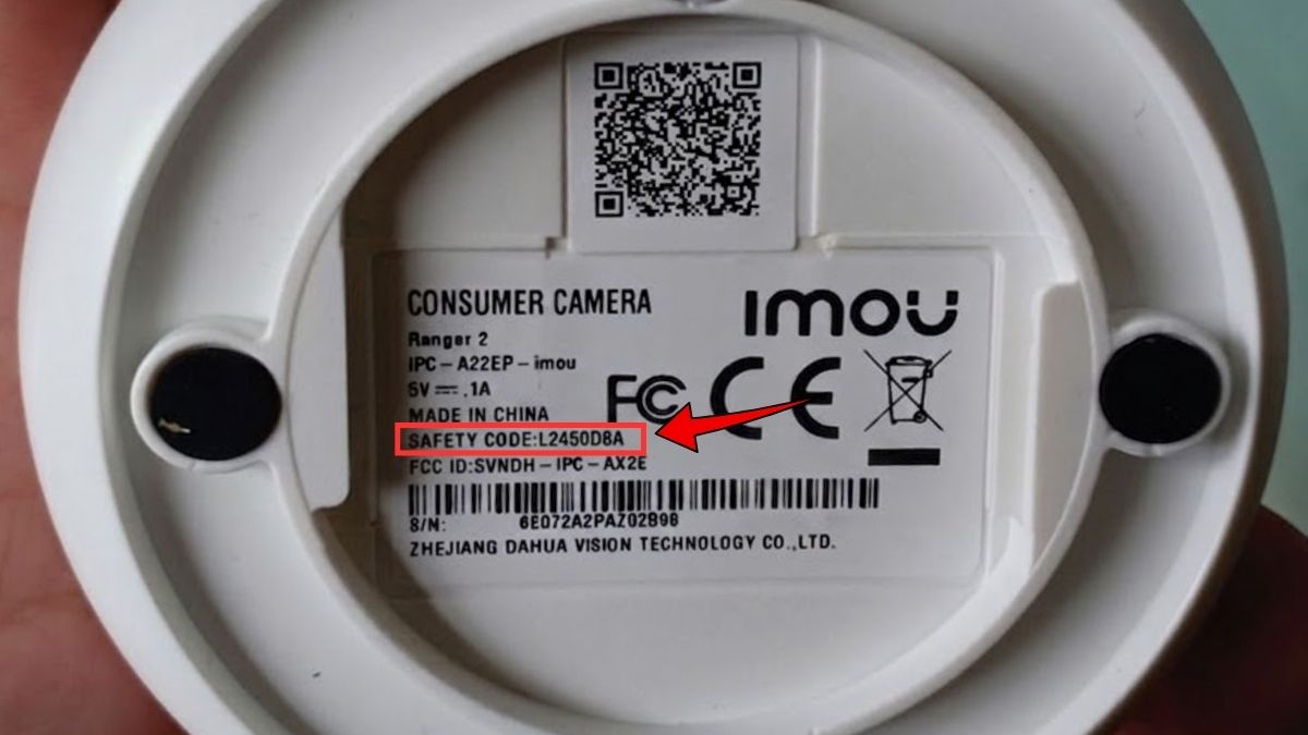 Tìm mã an toàn trên thân máy, đáy camera Imou hoặc hộp sản phẩm