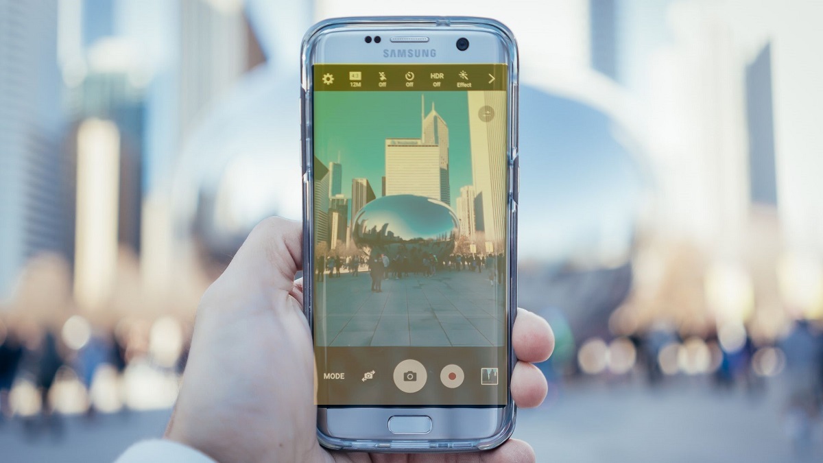 Nguyên nhân màn hình điện thoại bị vàng