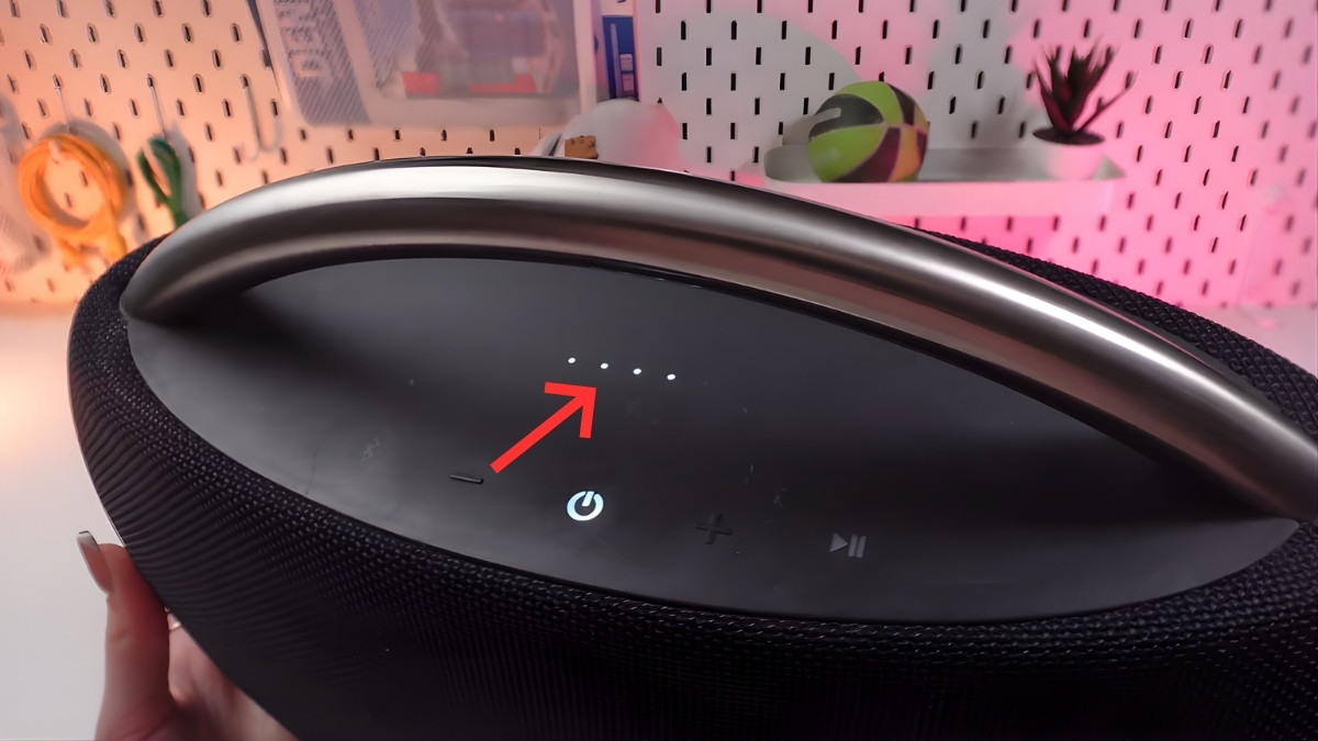 Cách sửa loa Harman Kardon không lên nguồn - kiểm tra đèn báo và cổng sạc