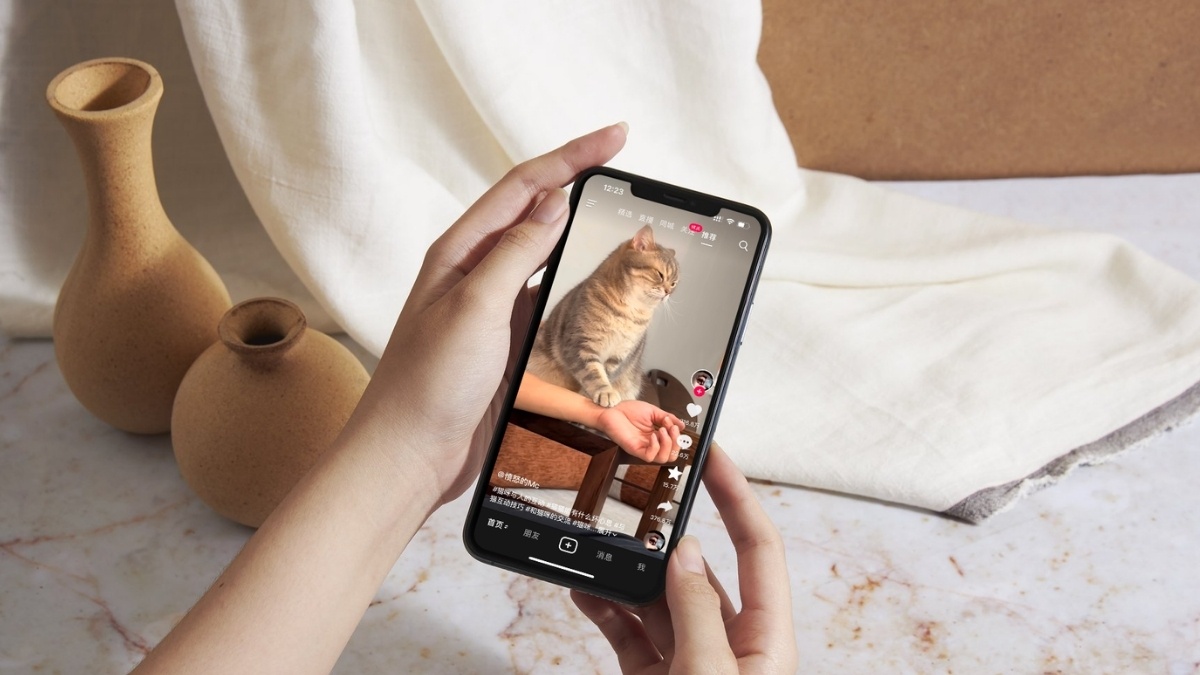 Có thể tải video Douyin 抖音 về điện thoại hay không?