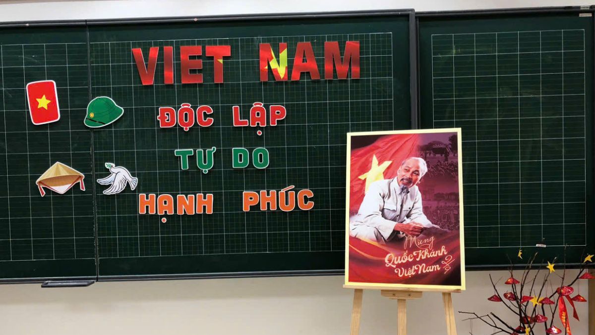Trang trí bảng lớp chủ đề Quốc khánh 2/9