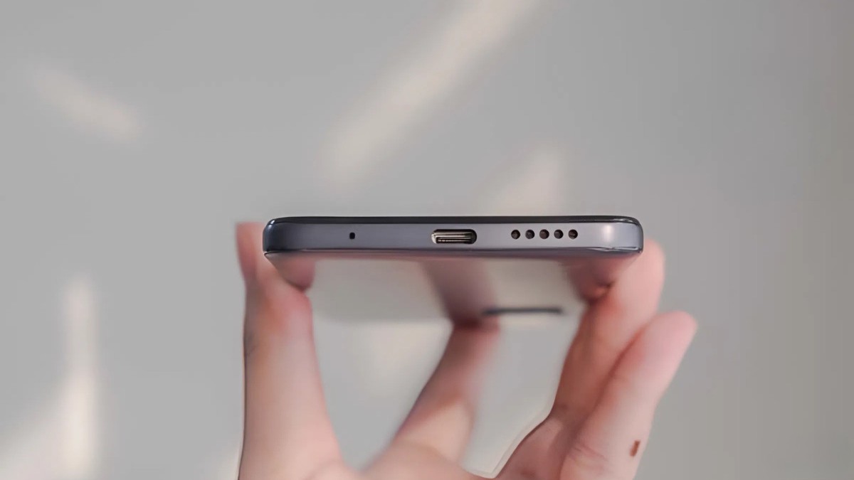 Cách khắc phục Xiaomi mất sạc nhanh - Vệ sinh cổng sạc 