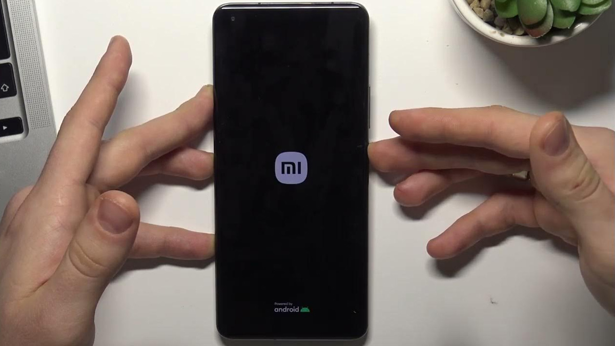 Tại sao điện thoại Xiaomi tắt nguồn mở không lên?