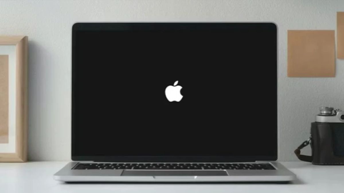 Reset NVRAM/PRAM sửa màn hình MacBook bị sọc bước 3
