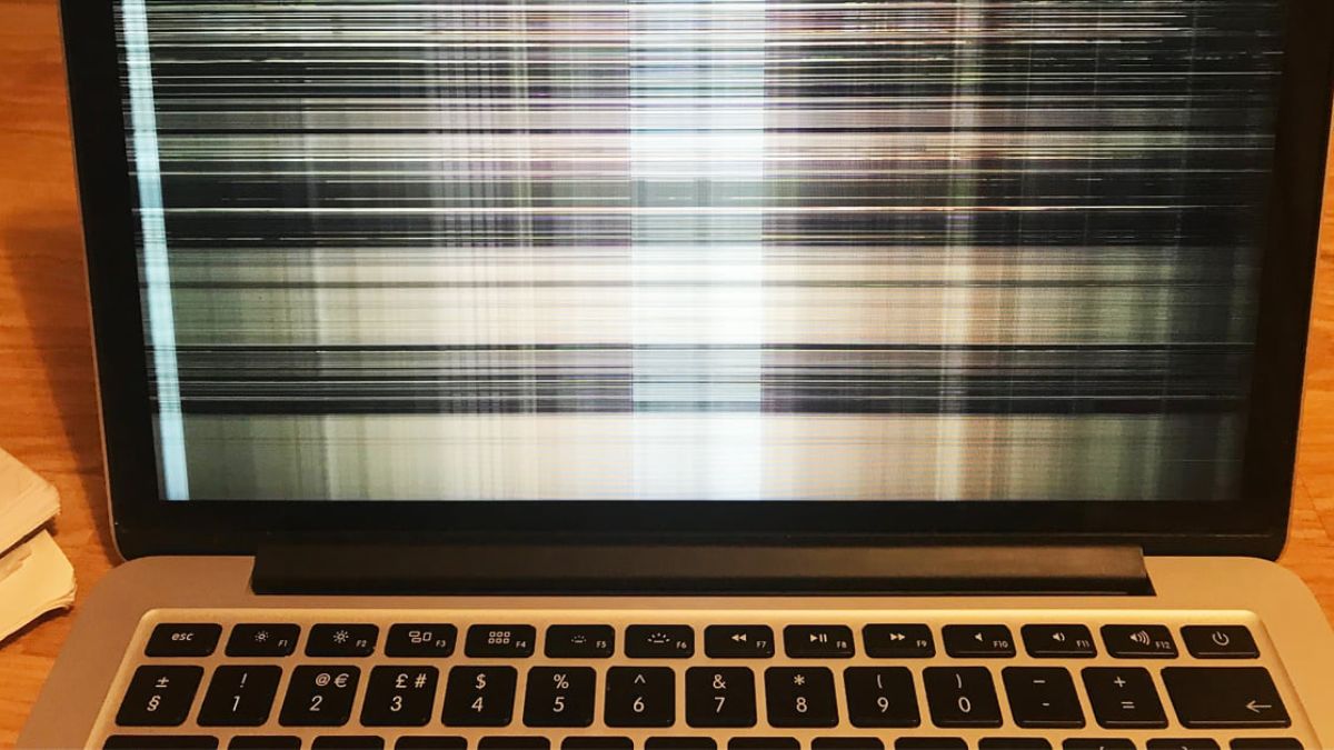 Có thể tự sửa màn hình MacBook bị sọc ngang không