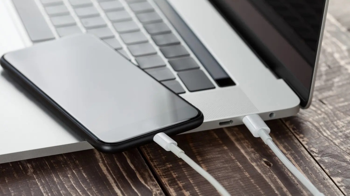 Cách mở nguồn điện thoại Samsung bằng nút chỉnh âm lượng