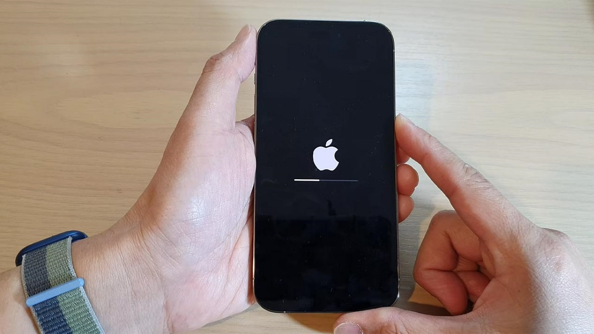 Reset iPhone bằng phím cứng