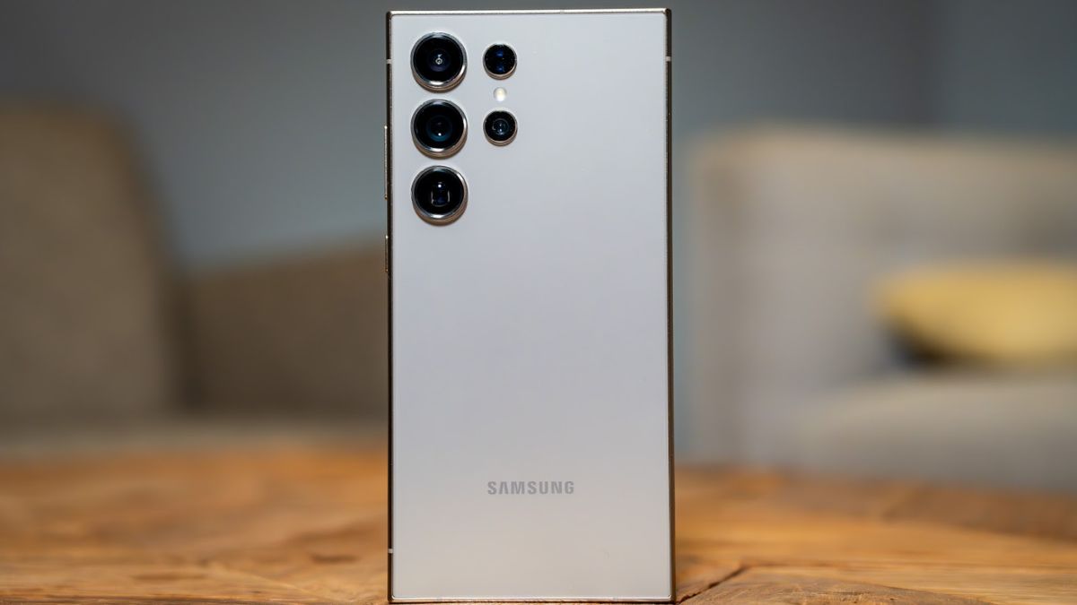 Samsung 3 mắt Galaxy S24 Ultra