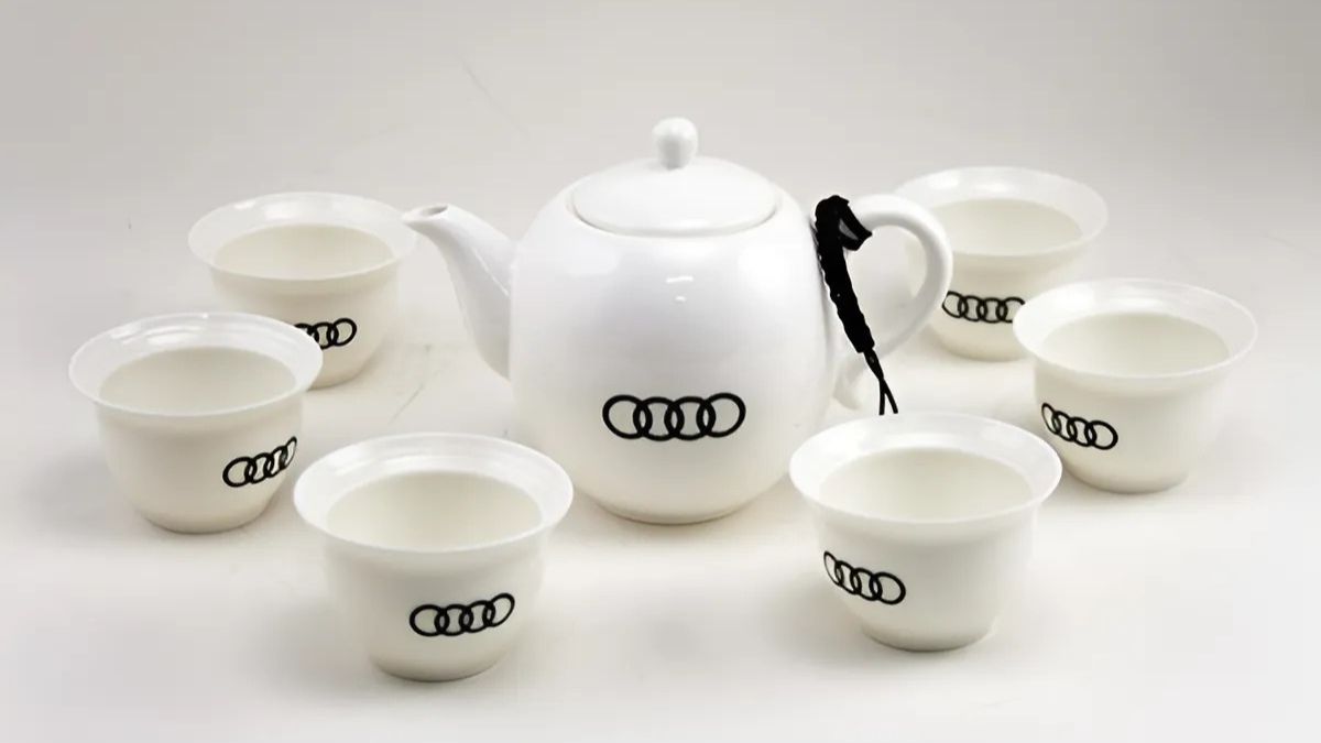 quà Tết cho công nhân: Bộ ấm chén in logo