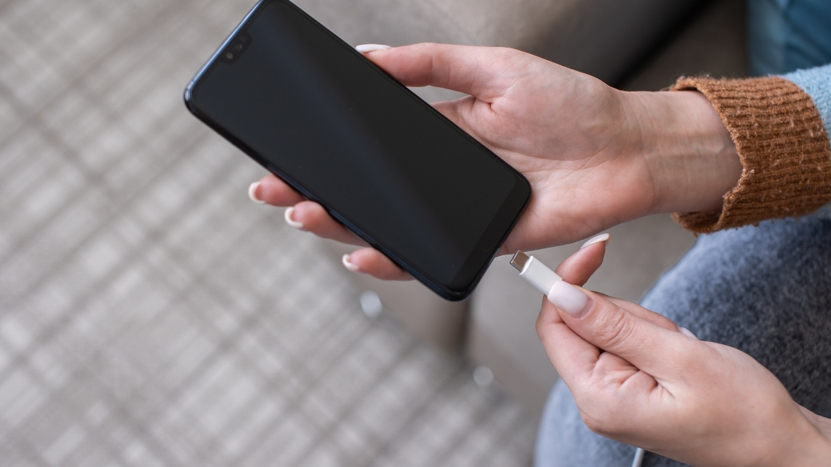 Nên mang máy bị loạn cảm ứng đến các trung tâm sửa chữa khi đã thử hết cách sửa