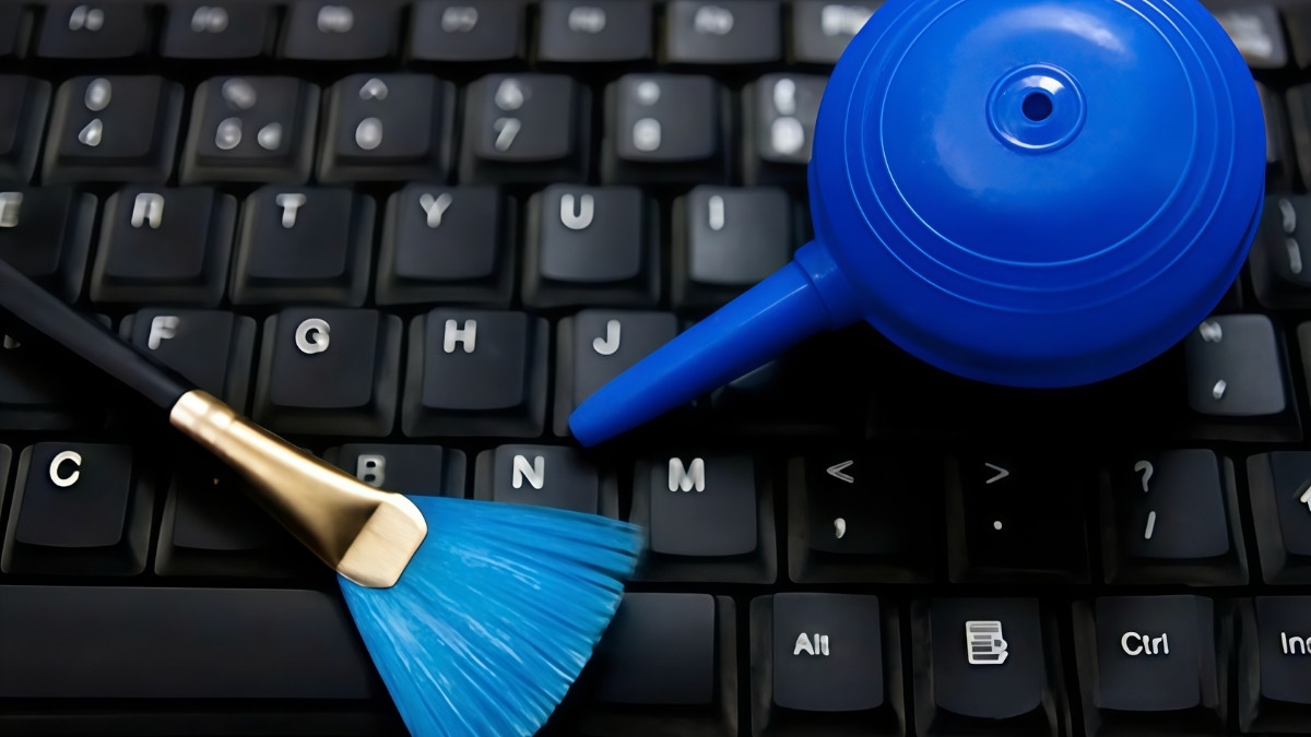 Loại bỏ bụi bẩn để ngăn chặn tình trạng kẹt phím số