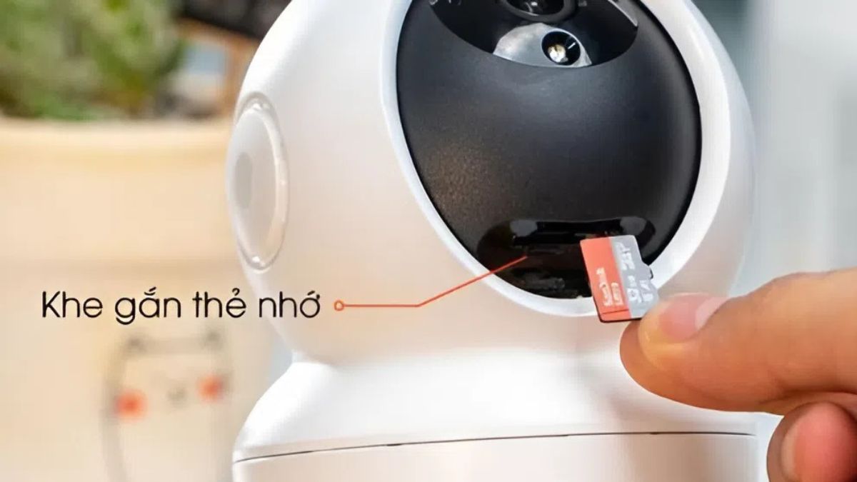 Lắp đặt thẻ nhớ cho camera Ezviz C6N
