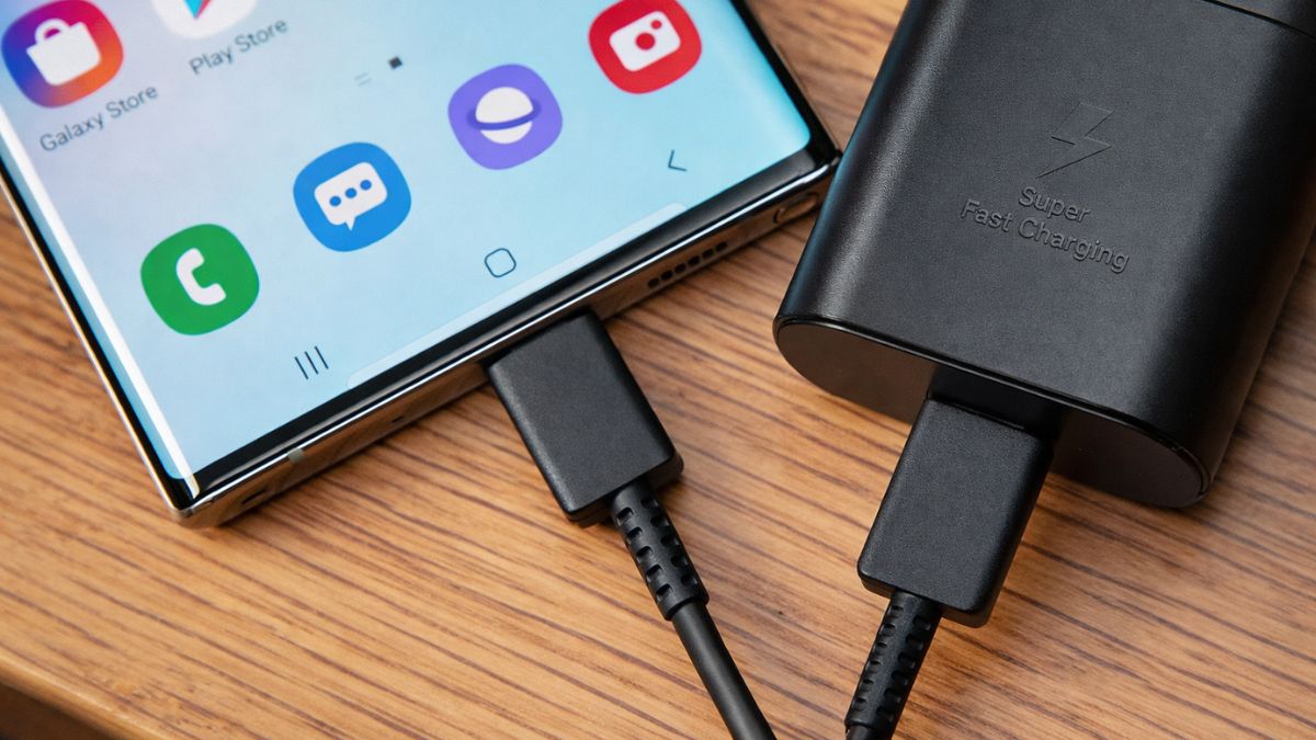 Nhận biết sạc Samsung chính hãng qua tốc độ sạc