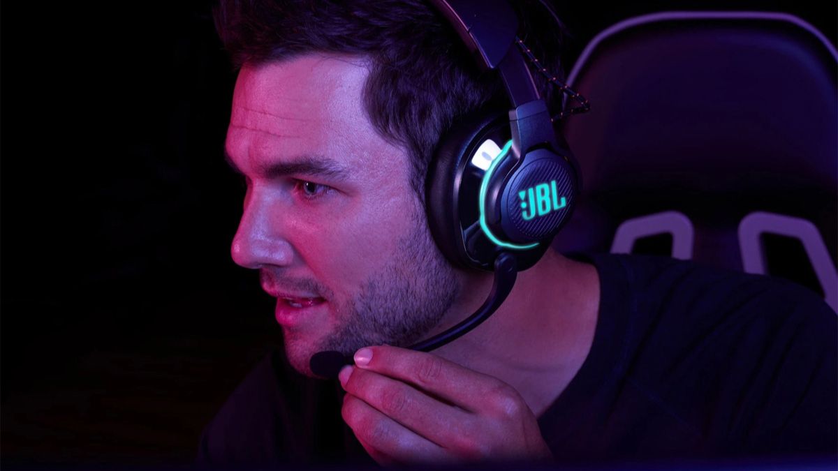 Kiểm tra chất lượng âm thanh tai nghe JBL