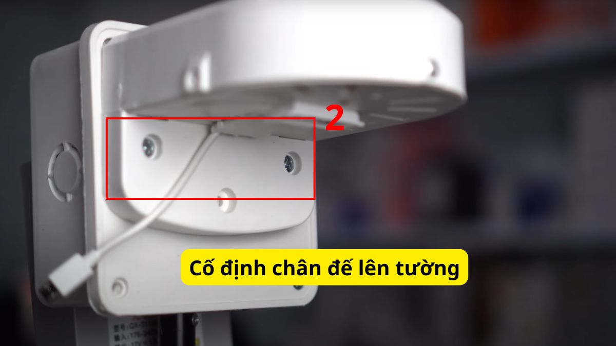 Lắp chân đế camera
