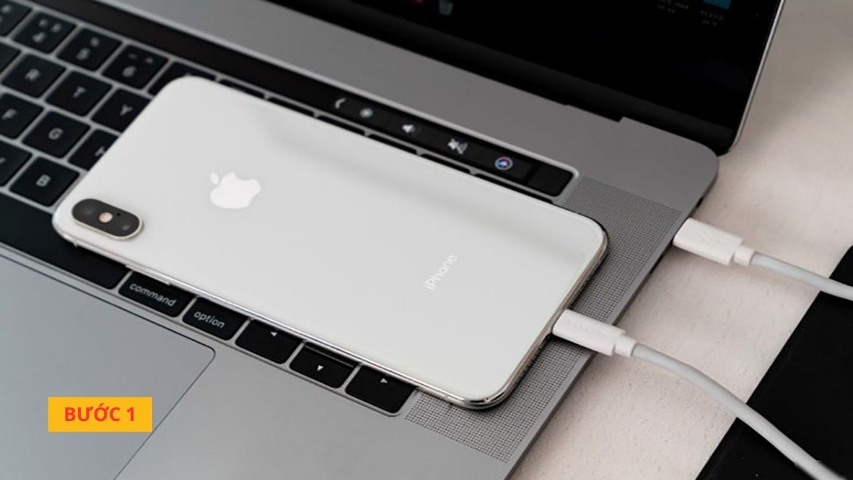 Kết nối iPhone với cáp Lightning