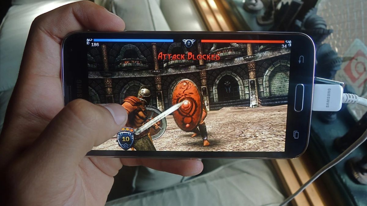 Không vừa sạc vừa dùng điện thoại Samsung