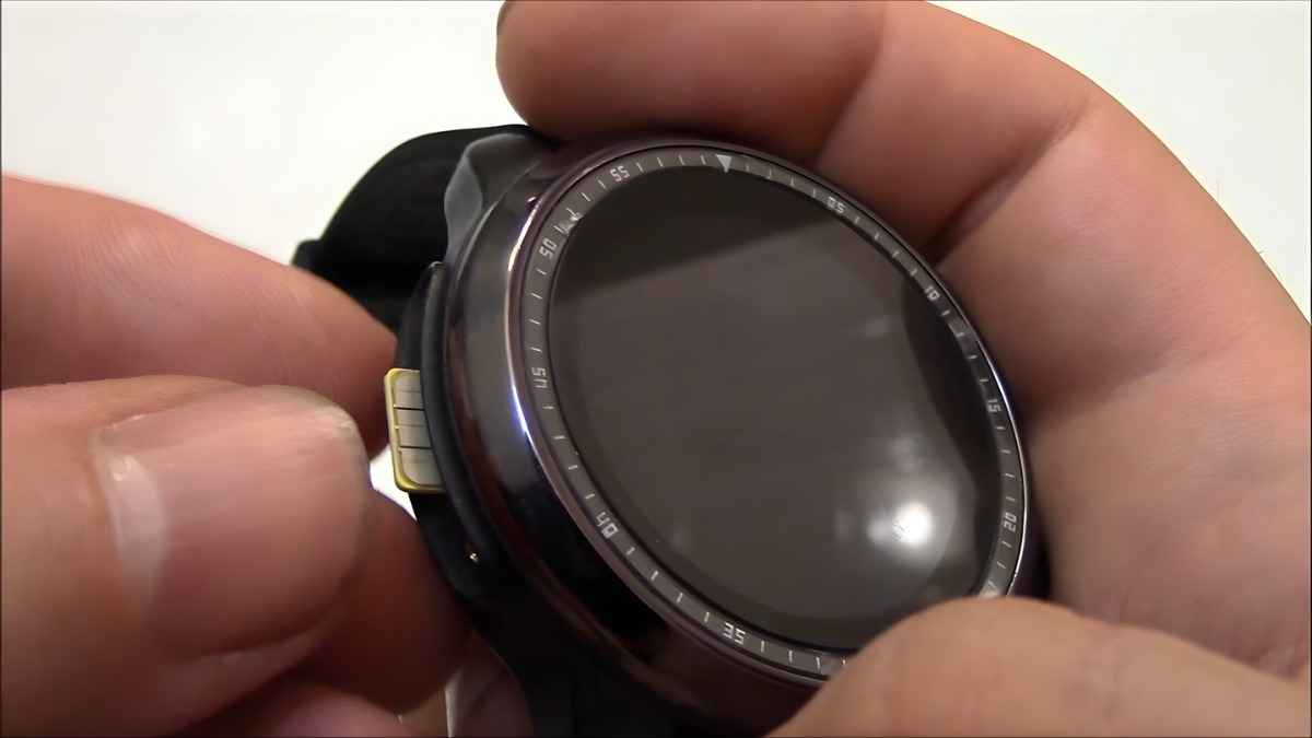 Lắp SIM trên smartwatch để nhận thông báo tin nhắn độc lập