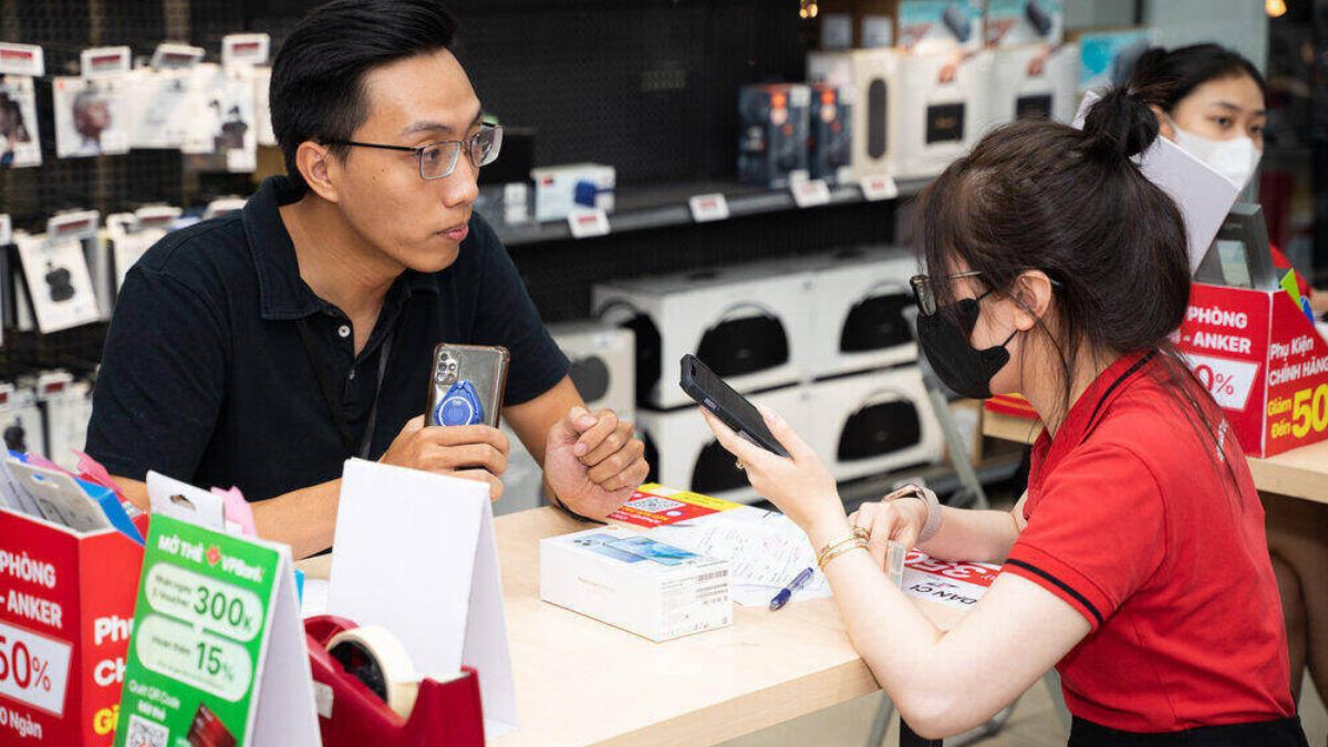 CellphoneS là địa chỉ mua tai nghe Bluetooth chính hãng, giá tốt