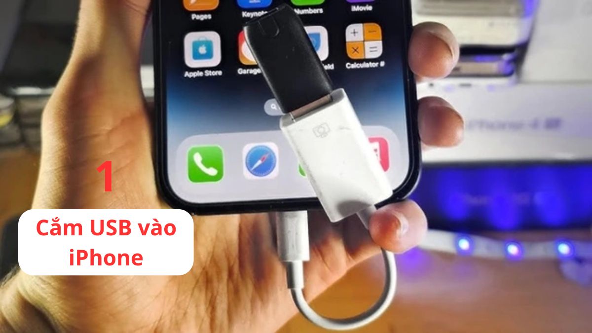 Cắm USB vào iPhone